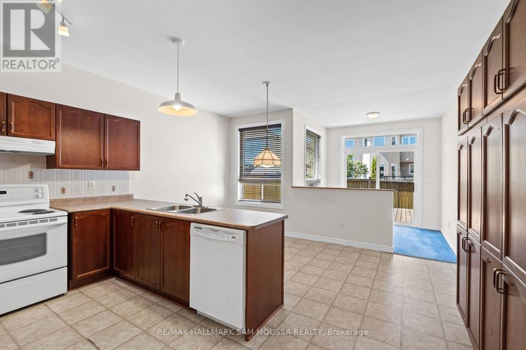 28402099/731-vermillion-drive/riverside-southgloucester-glen/ottawa/ontario/K1V1V9_12