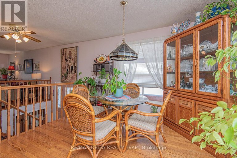 29649021/892-beauchamp-avenue/hiawatha-parkconvent-glen/ottawa/ontario/K1C3A7_10