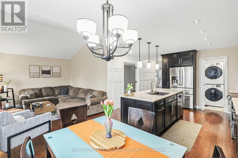 29602570/1006-sheenboro-crescent/fallingbrookpineridge/ottawa/ontario/K4A3M8_9