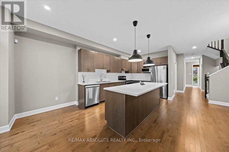 28578838/169-bandelier-way/stittsville-north/ottawa/ontario/K2S2J5_7