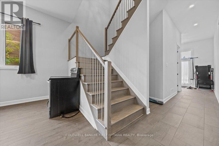 28927561/562-queen-mary-street/overbrookcastle-heights/ottawa/ontario/K1K1W1_24