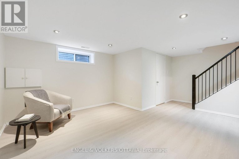 29677909/33-2111-montreal-road/beaconwood/ottawa/ontario/K1J8M8_20