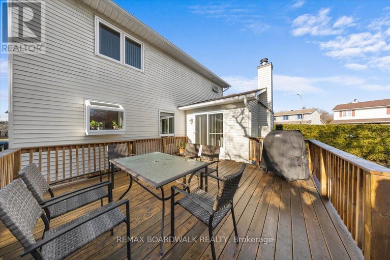 29633977/6241-st-albans-court/convent-glen-north/ottawa/ontario/K1C3C5_38