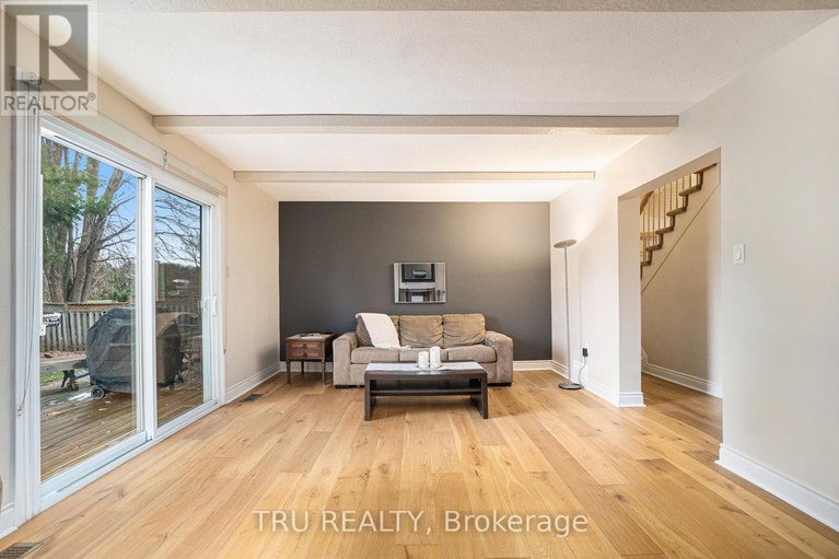 29348348/1719-meadowview-crescent-n/convent-glen-south/ottawa/ontario/K1C1T9_16