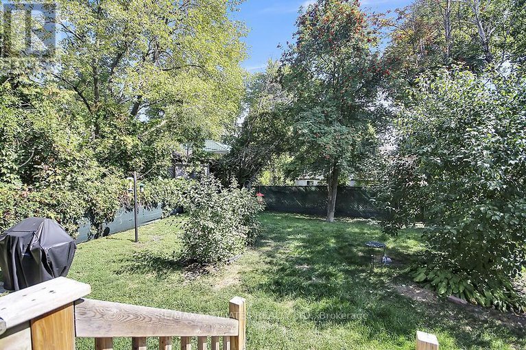 28858378/52-laurie-court/glencairnhazeldean/ottawa/ontario/K2L1S4_28