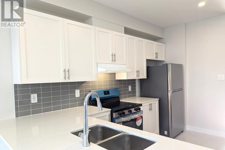 29484136/73-hackamore-crescent/goulbourn-twp-from-franktown-rdsouth-to-rideau/ottawa/ontario/K0A2Z0_11