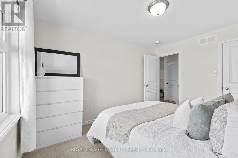 28756999/611-compass-street/mer-bleuebradley-estatesanderson-park/ottawa/ontario/K1W0J8_16