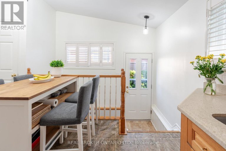 28961795/2070-cornish-street/elmvale-acresurbandale/ottawa/ontario/K1G2R8_16