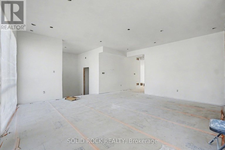 29669967/830-alpine-avenue/queensway-terrace-north/ottawa/ontario/K2B5R6_16