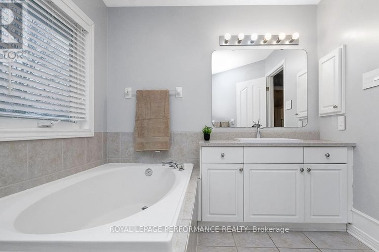 29613809/40-rivergreen-crescent/bridlewood/ottawa/ontario/K2M2W9_18