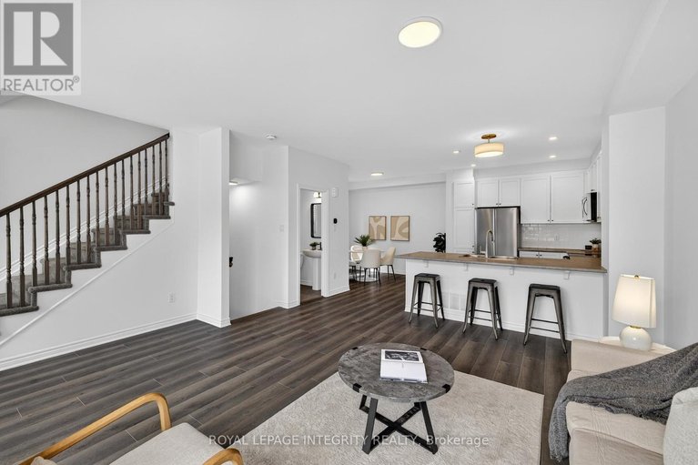 29521534/21-caspian-row/emerald-meadowstrailwest/ottawa/ontario/K2V0R7_8