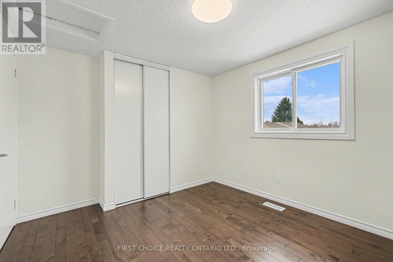 29457498/883-lawnsberry-drive/chatelaine-village/ottawa/ontario/K1E1Y2_18