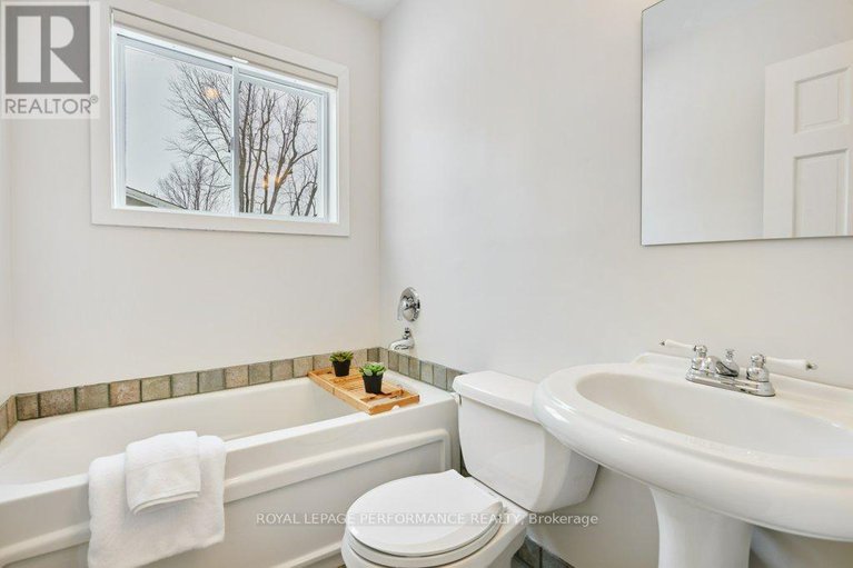 28347895/6099-james-bell-drive/manotick-south-to-roger-stevens/ottawa/ontario/K4M1B3_16