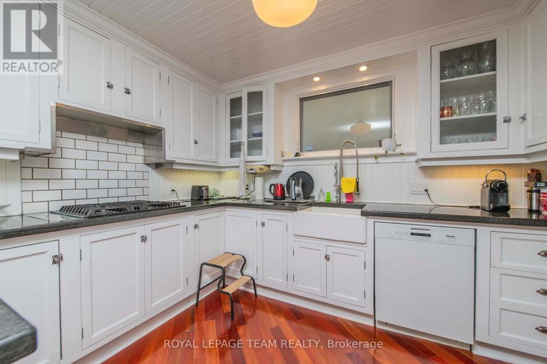 29171435/60-goulburn-avenue/sandy-hill/ottawa/ontario/K1N8C8_17