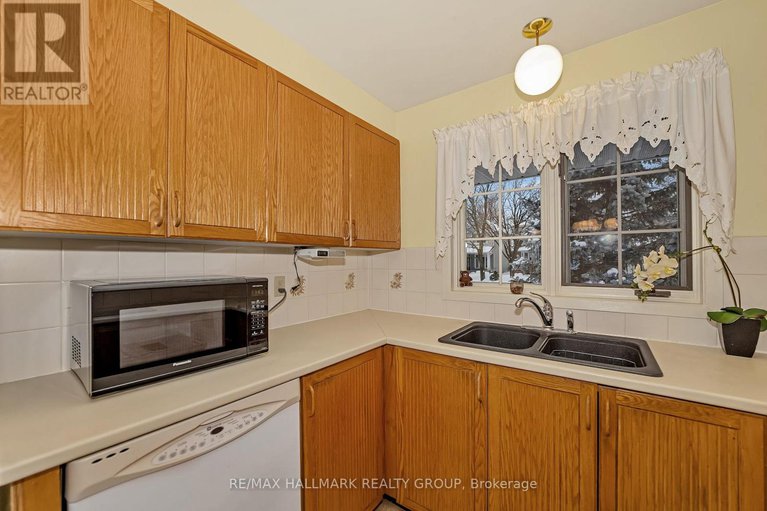 29212913/1835-windflower-way/chapel-hill/ottawa/ontario/K1C5Z8_14