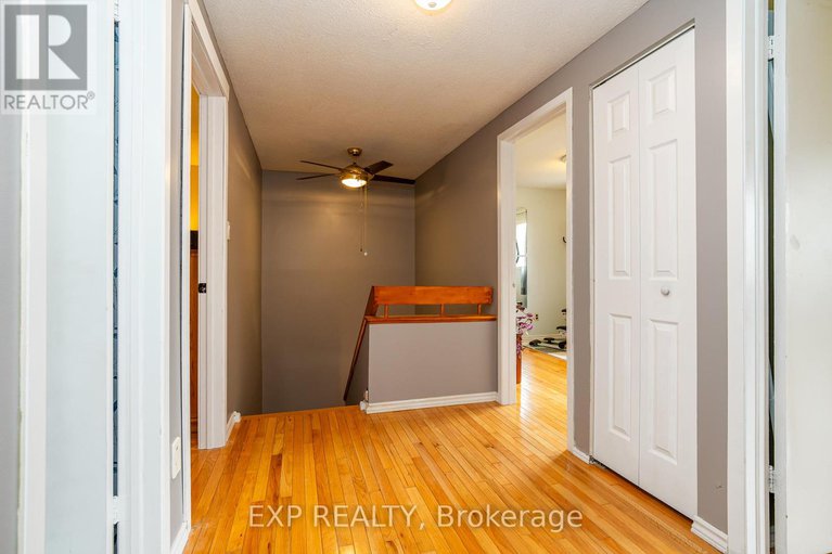 28989665/22-rickey-place/glencairnhazeldean/ottawa/ontario/K2L2E3_33