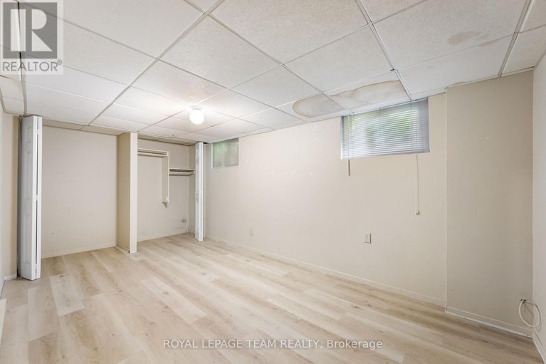 28819611/31-savuto-way-street/meadowlandscrestview/ottawa/ontario/K2G2S9_29