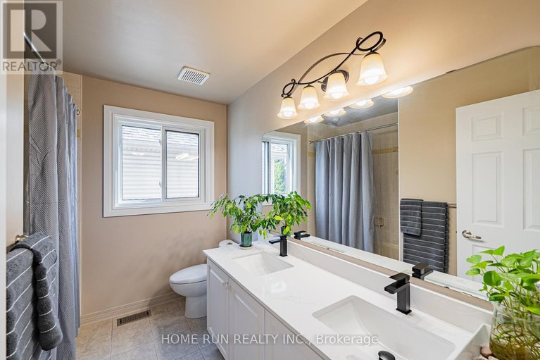 29644930/5-thunderbird-crescent/bridlewood/ottawa/ontario/K2M2H4_31