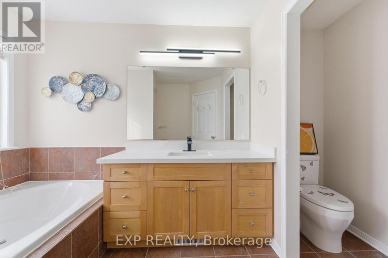 29298389/30-fieldberry-private/stonebridge/ottawa/ontario/K2J5E8_17