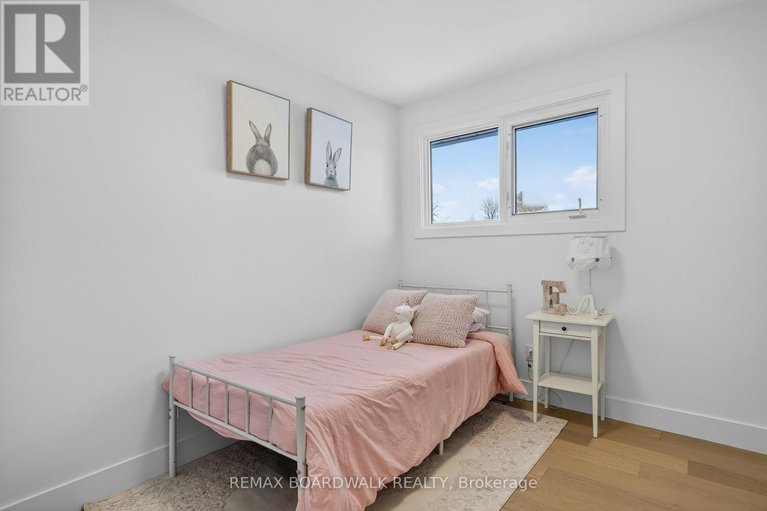 29437074/38-courtney-road-w/glencairnhazeldean/ottawa/ontario/K2L1L8_20