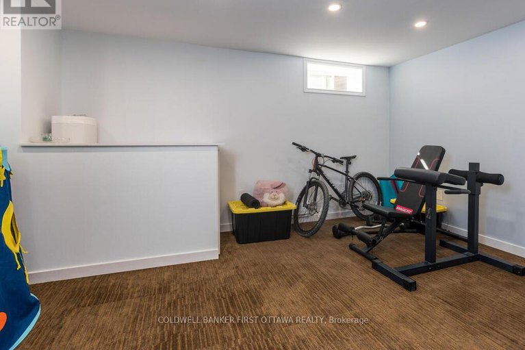 28873248/5c-woodvale-green/craig-henrywoodvale/ottawa/ontario/K2G4G9_28