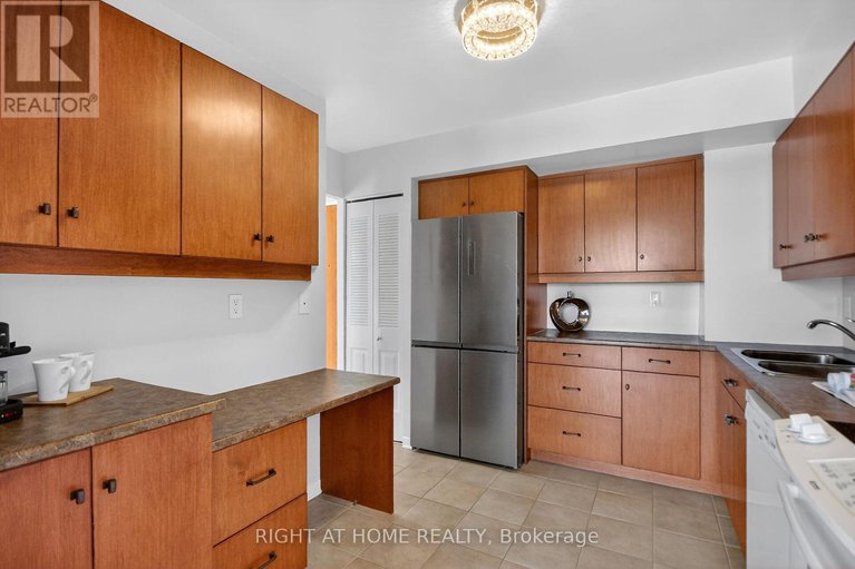 29437611/808-2759-carousel-crescent/emerald-woodssawmill-creek/ottawa/ontario/K1T2N5_11