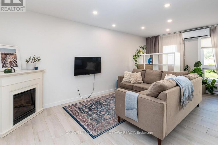 28873248/5c-woodvale-green/craig-henrywoodvale/ottawa/ontario/K2G4G9_9
