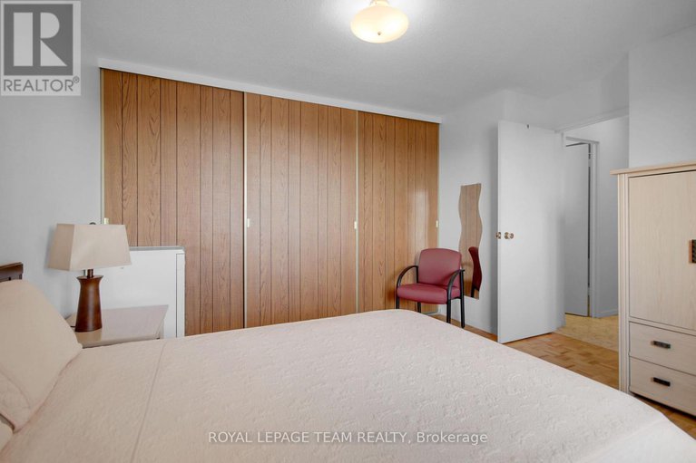 28457035/708-20-chesterton-drive/borden-farmstewart-farmcarleton-heightsparkwood-hills/ottawa/ontario/K2E6Z7_28