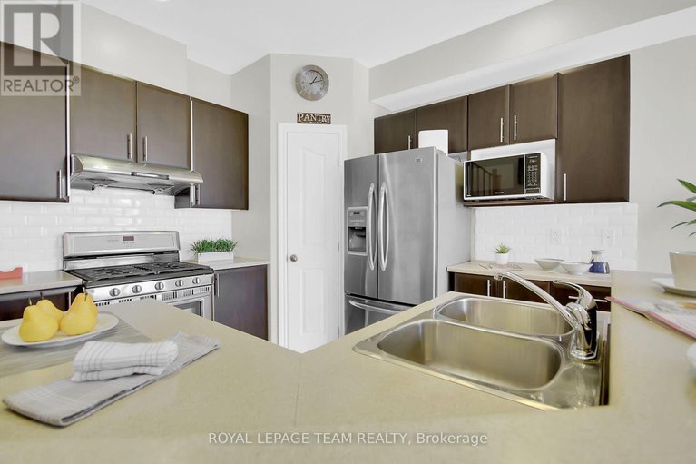 28564570/239-waymark-crescent/bridlewood/ottawa/ontario/K2M0A6_17