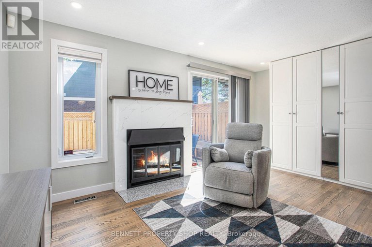 28865552/77-1642-du-sommet-place/chateauneuf/ottawa/ontario/K1C4Y9_4