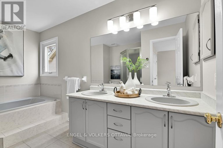 29360554/123-longshire-circle/longfields/ottawa/ontario/K2J4L1_19