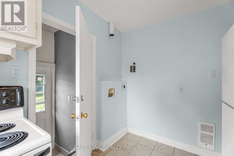 28554989/1210-erie-avenue/ridgemont/ottawa/ontario/K1V6G6_22