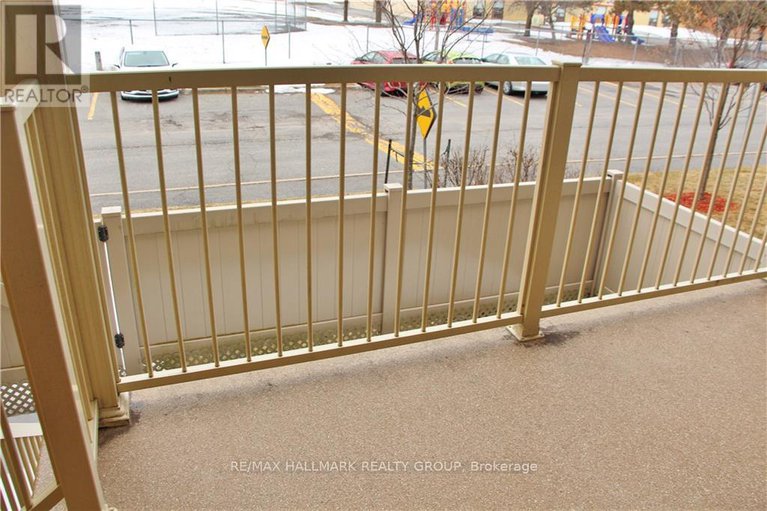 29249916/4-14-sweetbriar-circle/pheasant-run/ottawa/ontario/K2J2K4_18