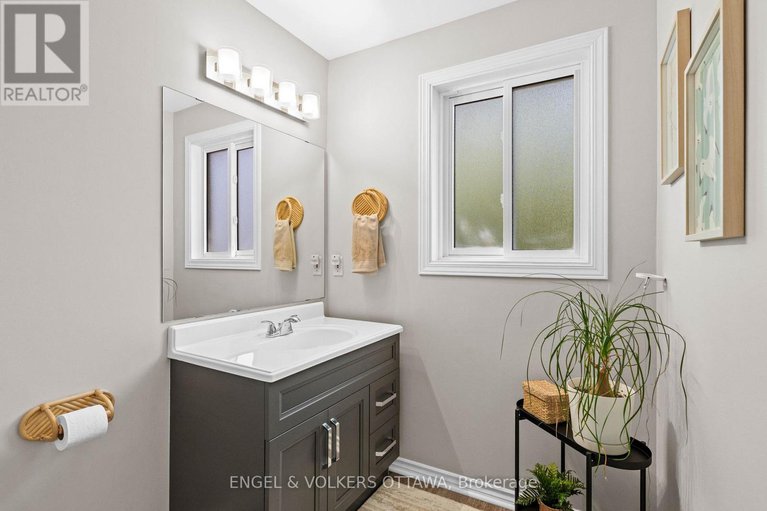 28507549/68-thornbury-crescent/centrepointe/ottawa/ontario/K2G6C4_23