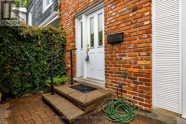 28797061/7-ramsgate-private-e/mooneys-bayriverside-park/ottawa/ontario/K1V8M4_4