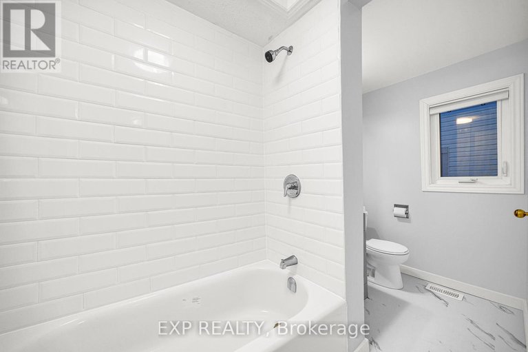 29595926/4-huntersfield-drive/hunt-club-parkgreenboro/ottawa/ontario/K1T3E4_23