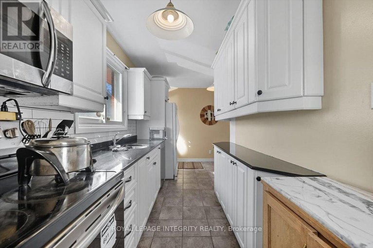 28877038/1293-maitland-avenue/copeland-park/ottawa/ontario/K2C2C4_12
