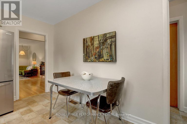 28697255/617-gardenvale-road/castle-heightsrideau-high/ottawa/ontario/K1K1E5_10
