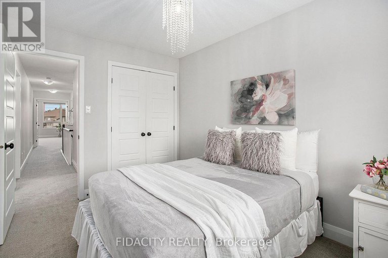 28286993/670-whitecliffs-avenue/riverside-south/ottawa/ontario/K1V2N4_24