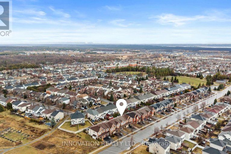 29615083/1287-klondike-road/morgans-grantsouth-march/ottawa/ontario/K2W1E2_46