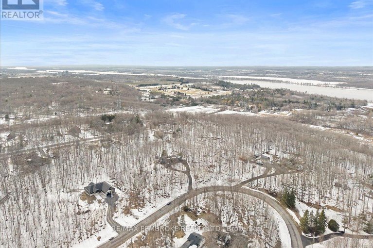 29556813/1235-millburn-crescent/cumberland-ridge/ottawa/ontario/K4C1C9_40