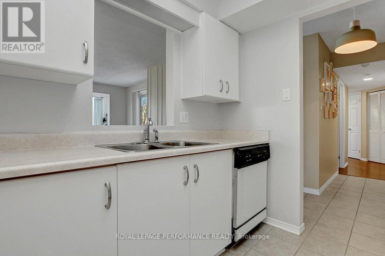 29401592/401d-1-columbus-avenue/overbrook/ottawa/ontario/K1K4L1_20