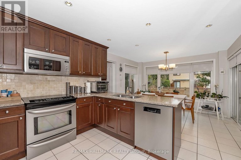 29624952/1850-thornecrest-street/chapel-hill/ottawa/ontario/K1C6K8_13