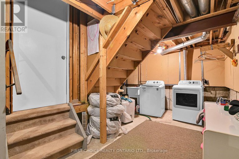 28651586/1631-wainfleet-street/chateauneuf/ottawa/ontario/K1C3G3_30