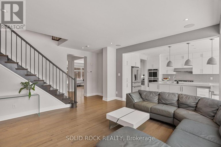 29234213/242-shinleaf-crescent/mer-bleuebradley-estatesanderson-park/ottawa/ontario/K1W0J2_18