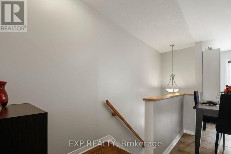 29664785/321-wiffen-private/westcliffe-estates/ottawa/ontario/K2H1G3_3