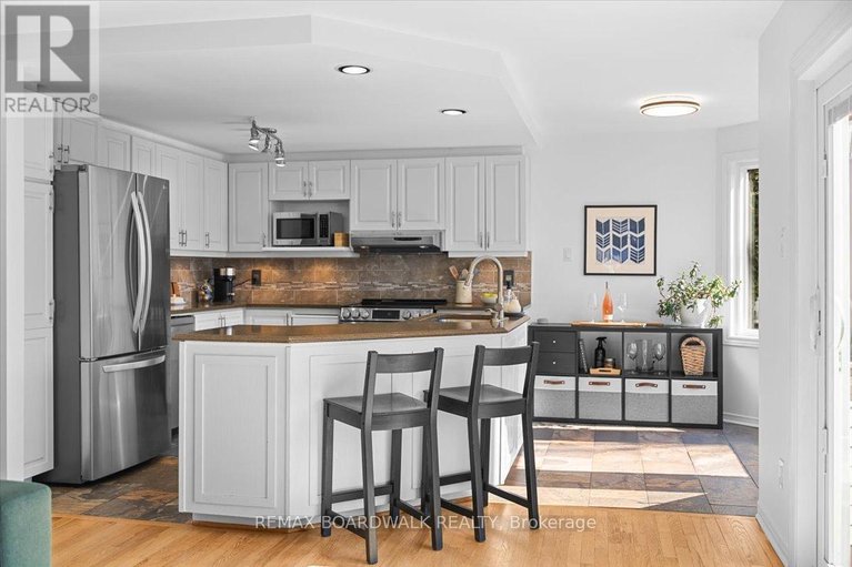 29650202/1715-teakdale-avenue/chapel-hill/ottawa/ontario/K1C6M8_7