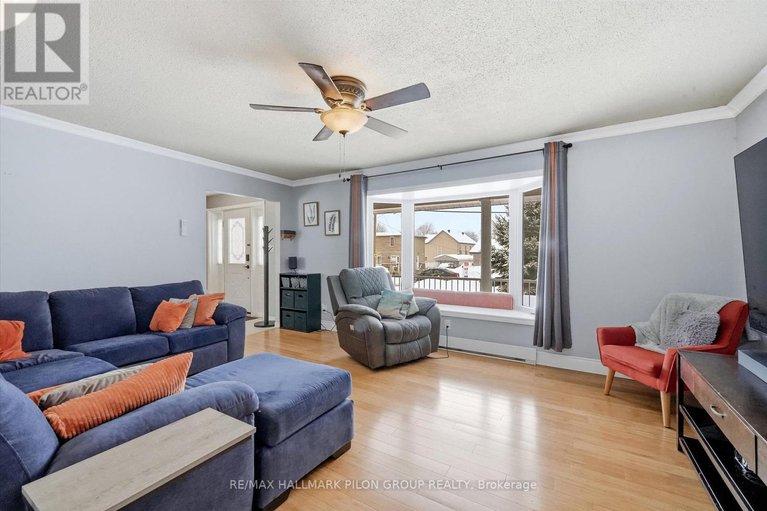 29408731/1326-dussere-street/convent-glen-south/ottawa/ontario/K1C1P4_3