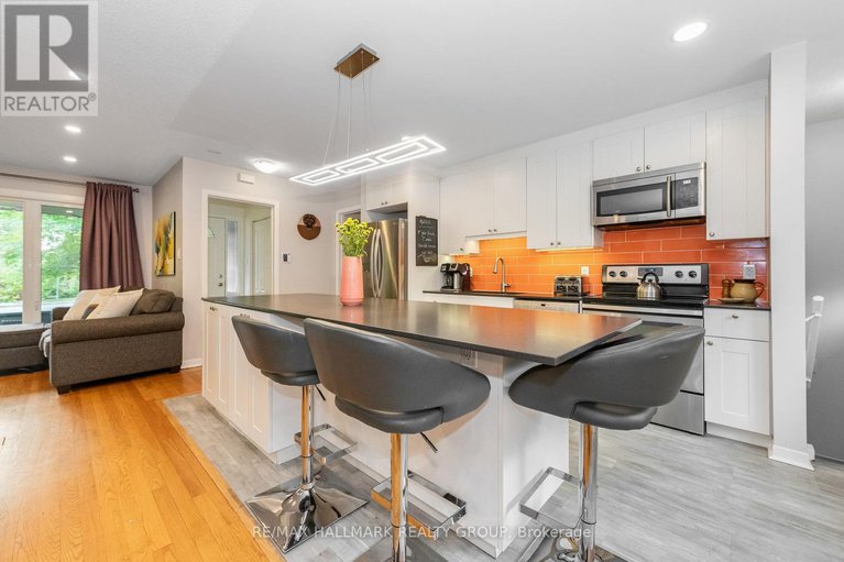 28909917/9-newbury-avenue/borden-farmstewart-farmcarleton-heightsparkwood-hills/ottawa/ontario/K2E6K7_12