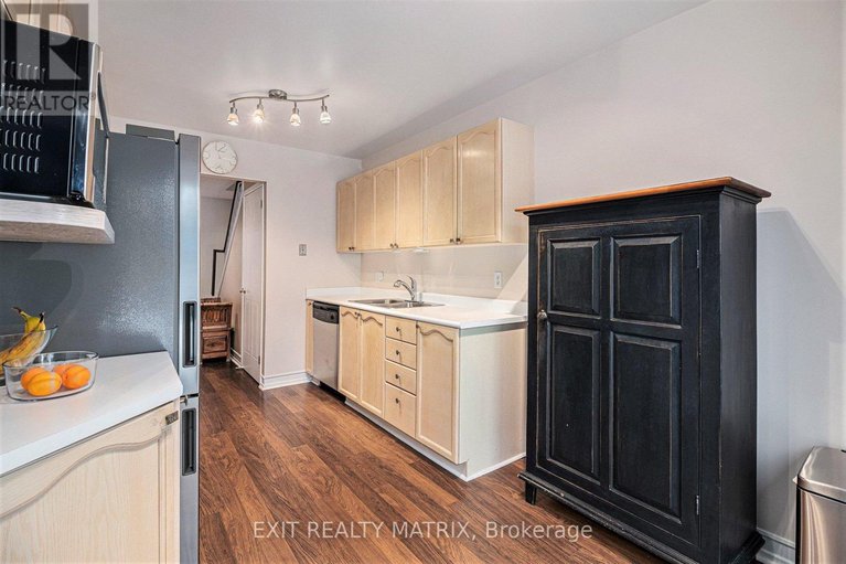 29247214/813-clearcrest-crescent/fallingbrookridgemount/ottawa/ontario/K4A3E8_13